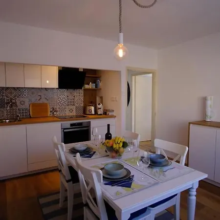 Captain's **** Apartman *